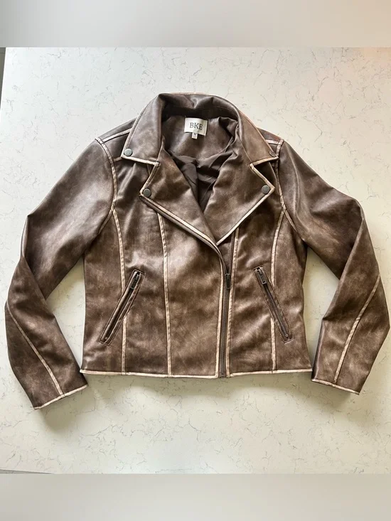 Like New BKE Buckle Asymmetrical Faux Leather Cropped Moto Jacket - Picture 15 of 16